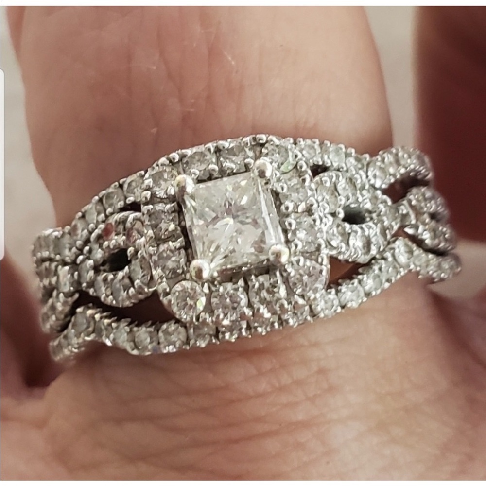 White gold diamond wedding ring